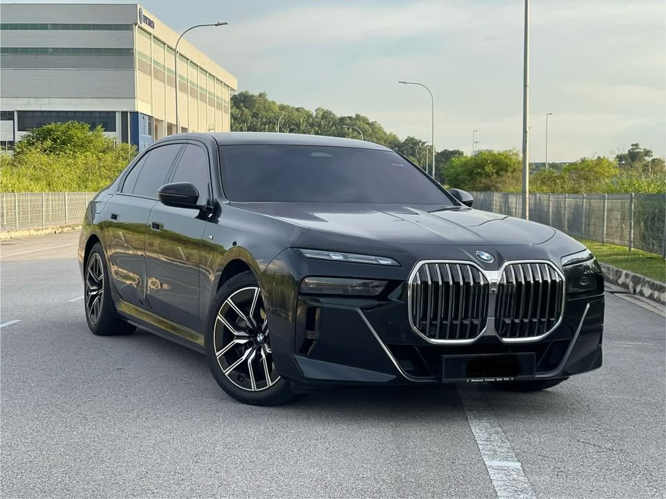 2023 BMW 750e xDrive 3.0 M Sport