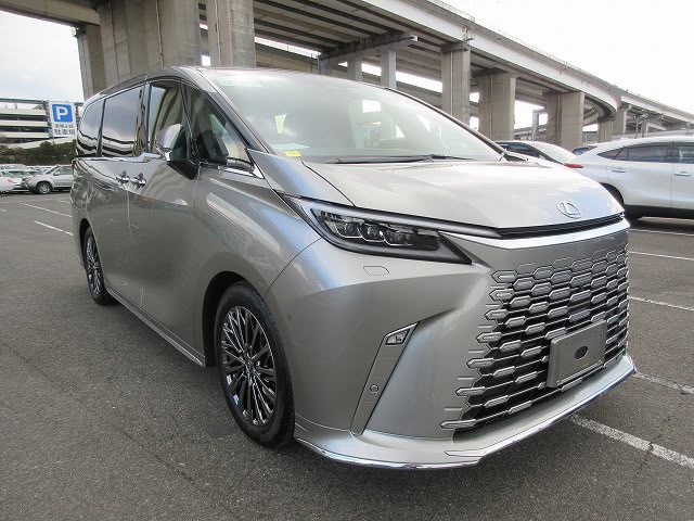 2024 LEXUS LM500H EXECUTIVE 4 SEATER BLACK INTERIOR